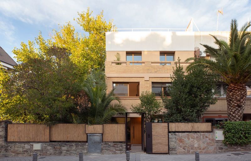 How a 1970s Madrid Suburban House Found New Life Through Reinterpretation