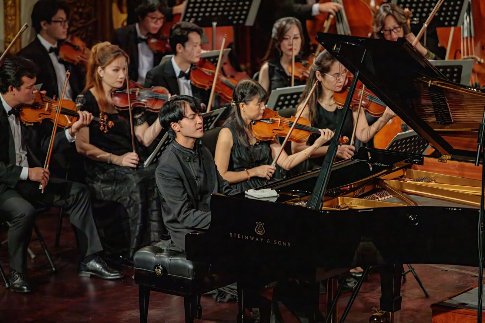 Nguyen Dang Quang at the piano with the Vietnam National Symphony Orchestra during Ravel's G major concerto.