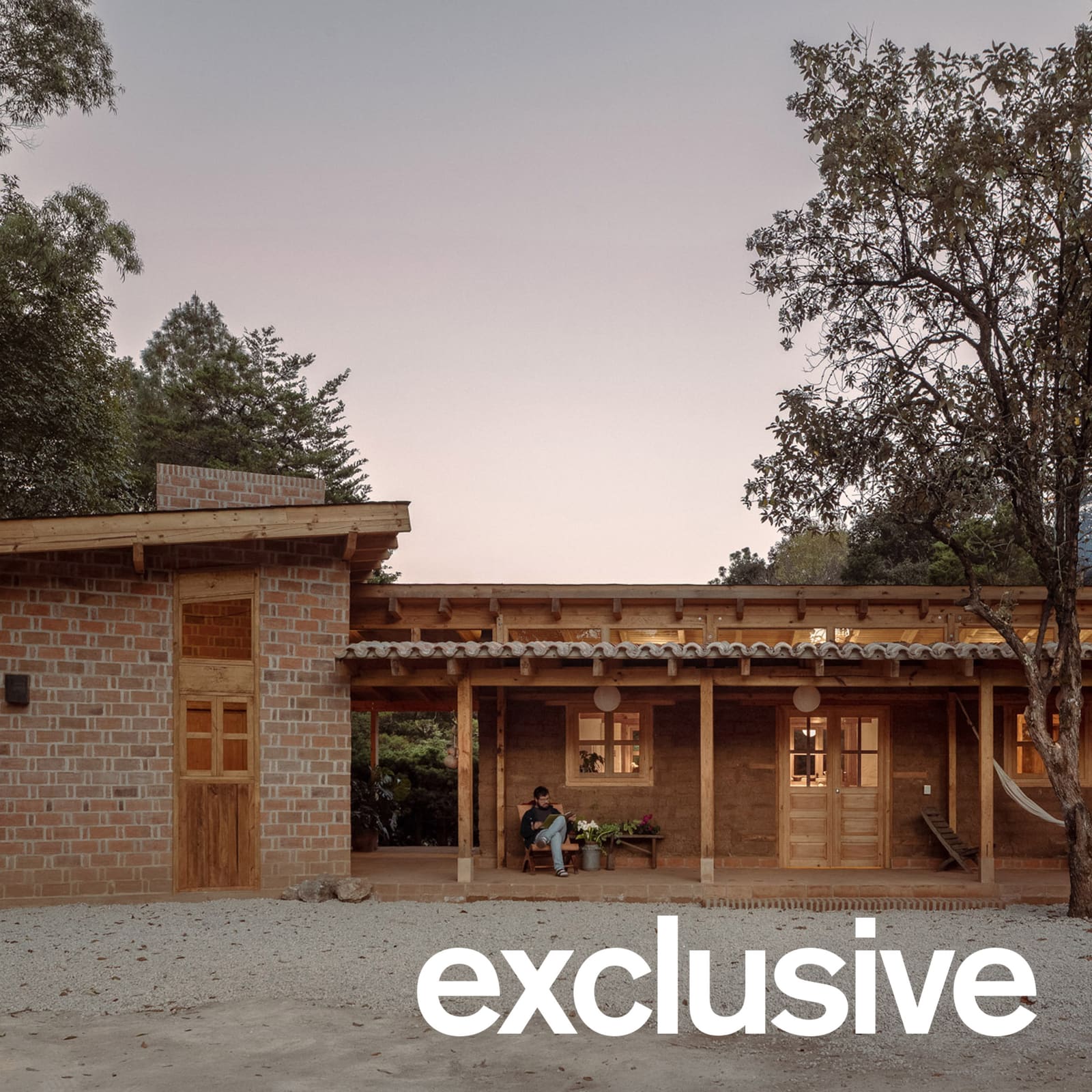 How an Abandoned Adobe Structure Became a Modern Home in Chiapas