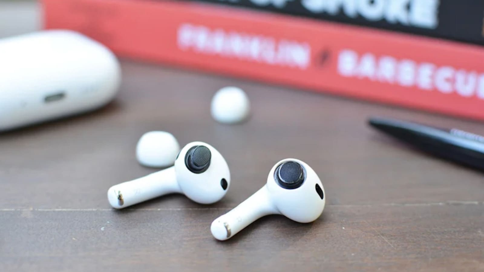 Apple's Camera-Equipped AirPods Process Images On-Device With Dual-Lens Synchronization