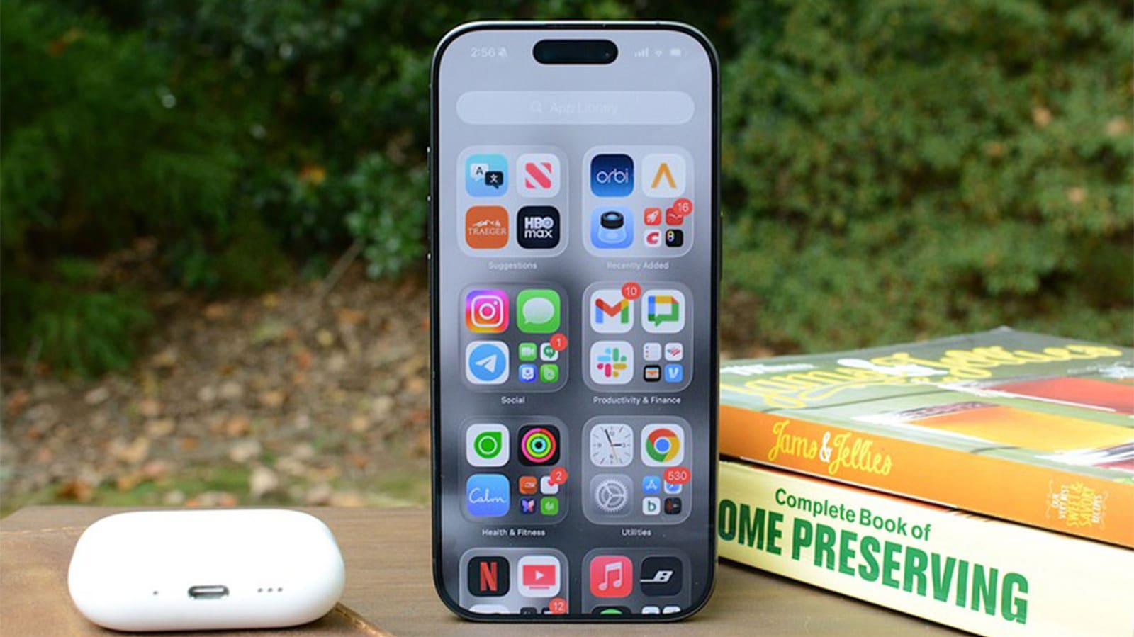Apple Quietly Raises Prices on Last-Generation iPhones by $100