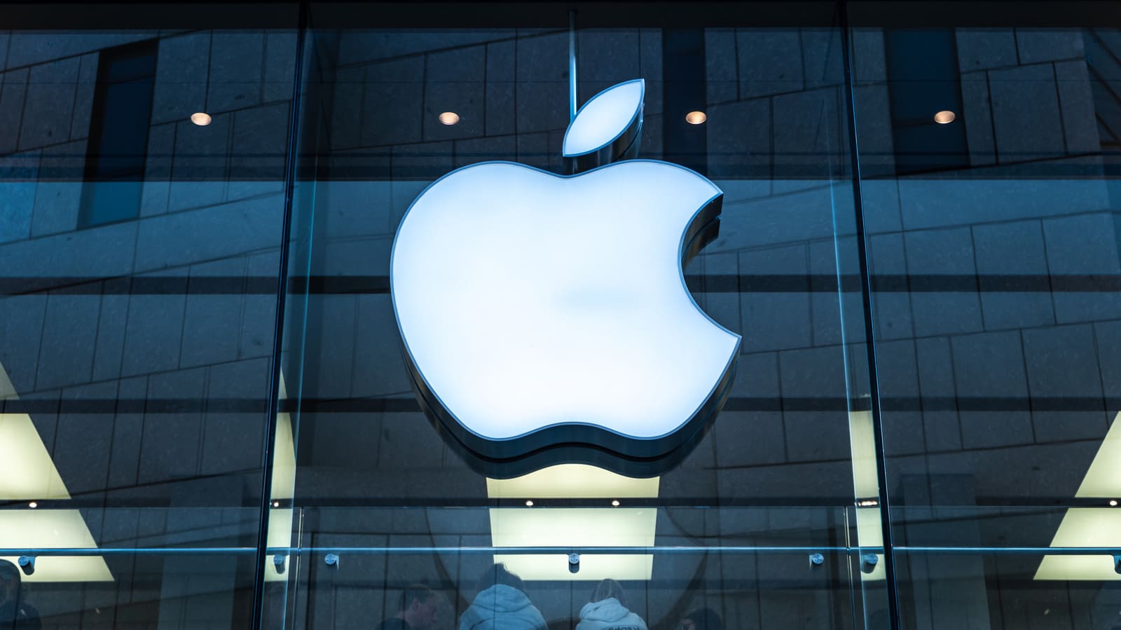 Apple Seeks Pentagon Waiver to Buy Memory Chips From Blacklisted Chinese Manufacturer
