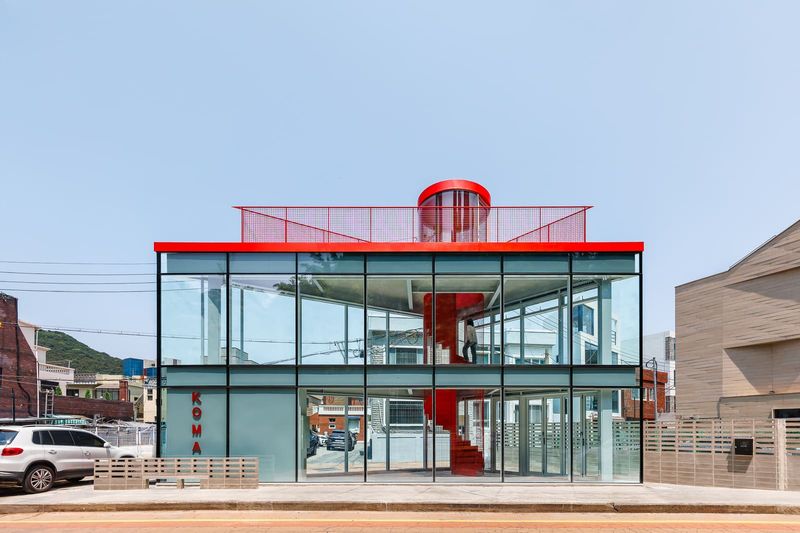 Architecture at the Acute Angle: How a 51-Square-Meter Intervention Redefines Urban Presence