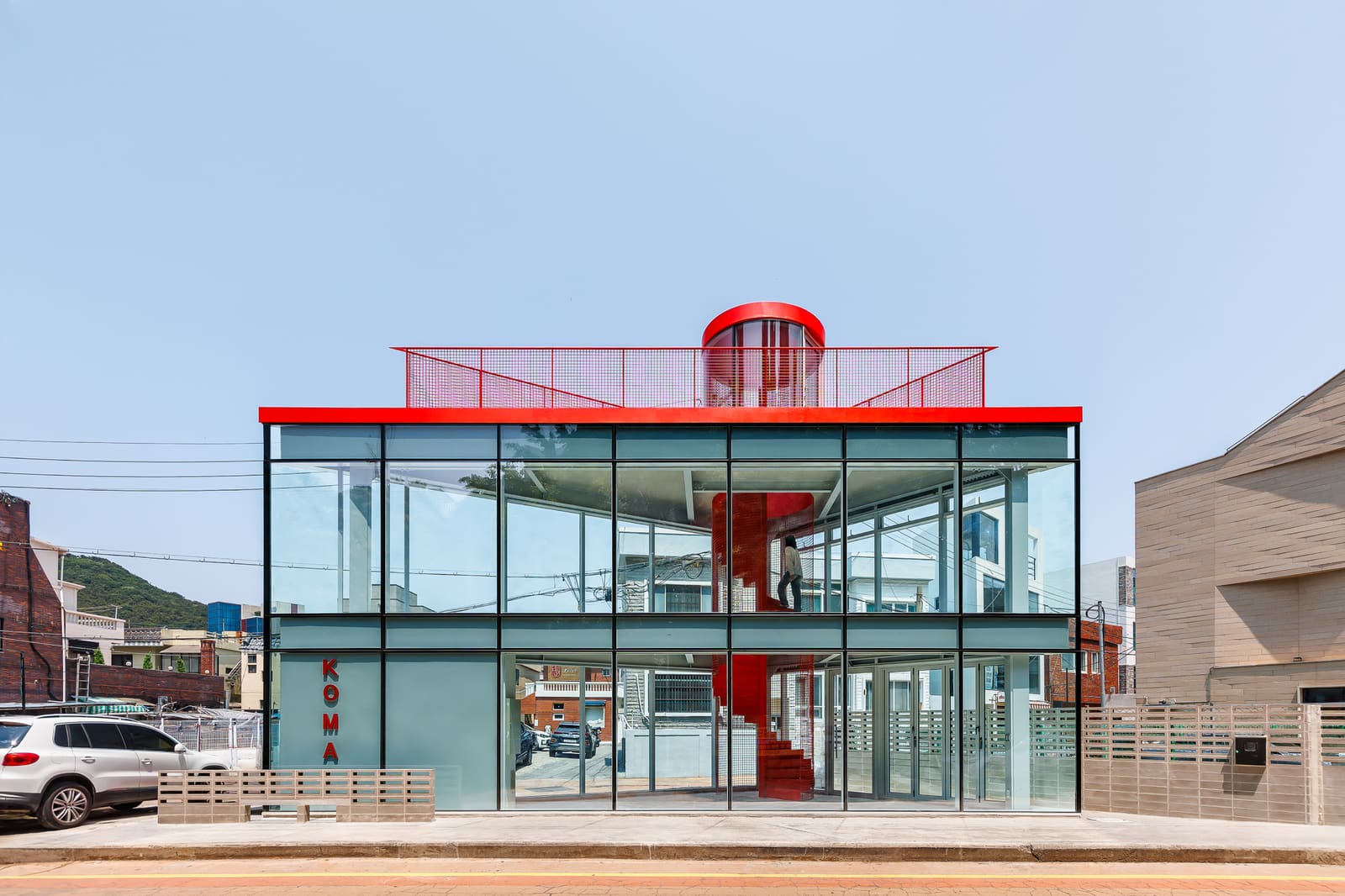 Architecture at the Acute Angle: How a 51-Square-Meter Intervention Redefines Urban Presence