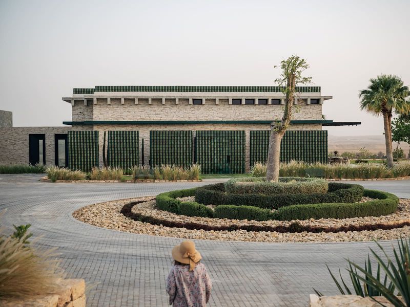 Architecture as Memory: How One Family's Retreat Reinterprets Childhood on a Saudi Cliff