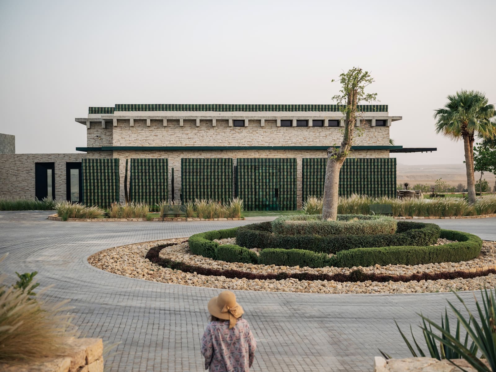 Architecture as Memory: How One Family's Retreat Reinterprets Childhood on a Saudi Cliff