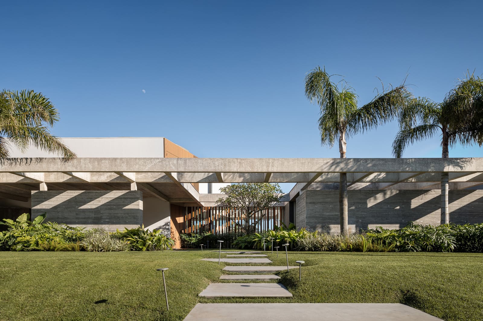 Architecture That Listens: A Brazilian Beach House Built Between Lake and Garden