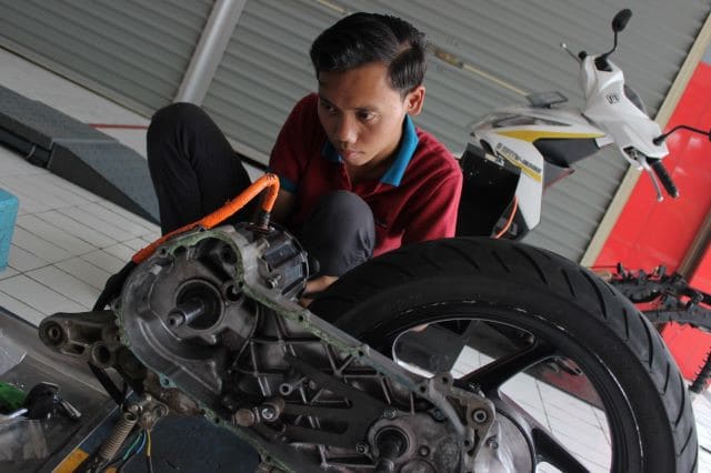 Asia Accelerates Electric Vehicle Push as Fuel Import Risks Mount