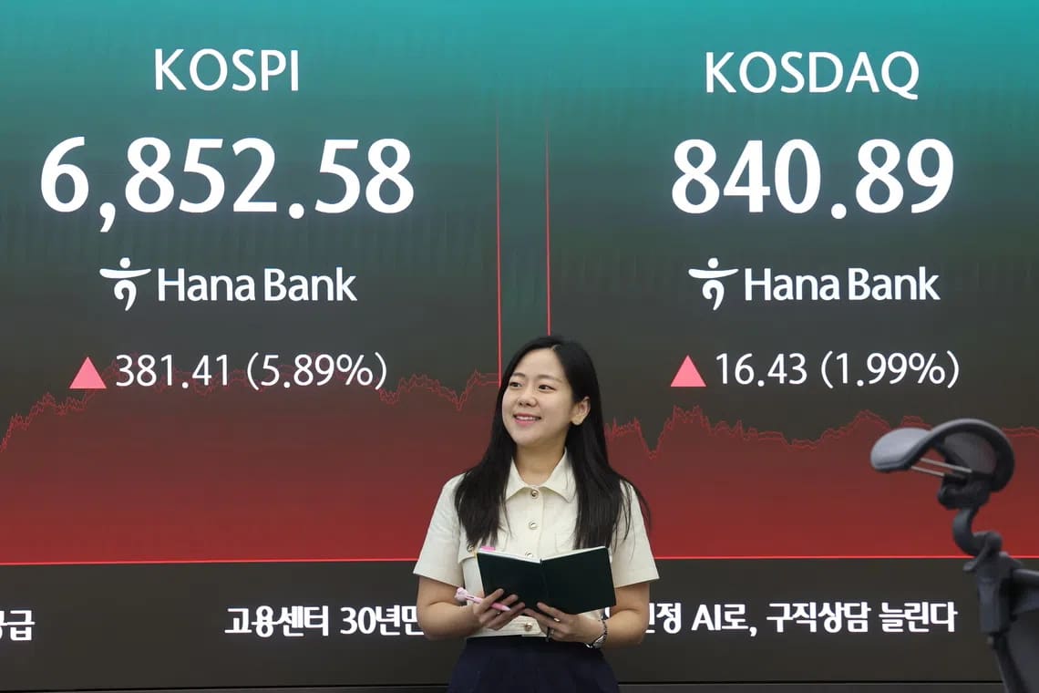 Asian Equities Climb Despite Bond Market Turbulence