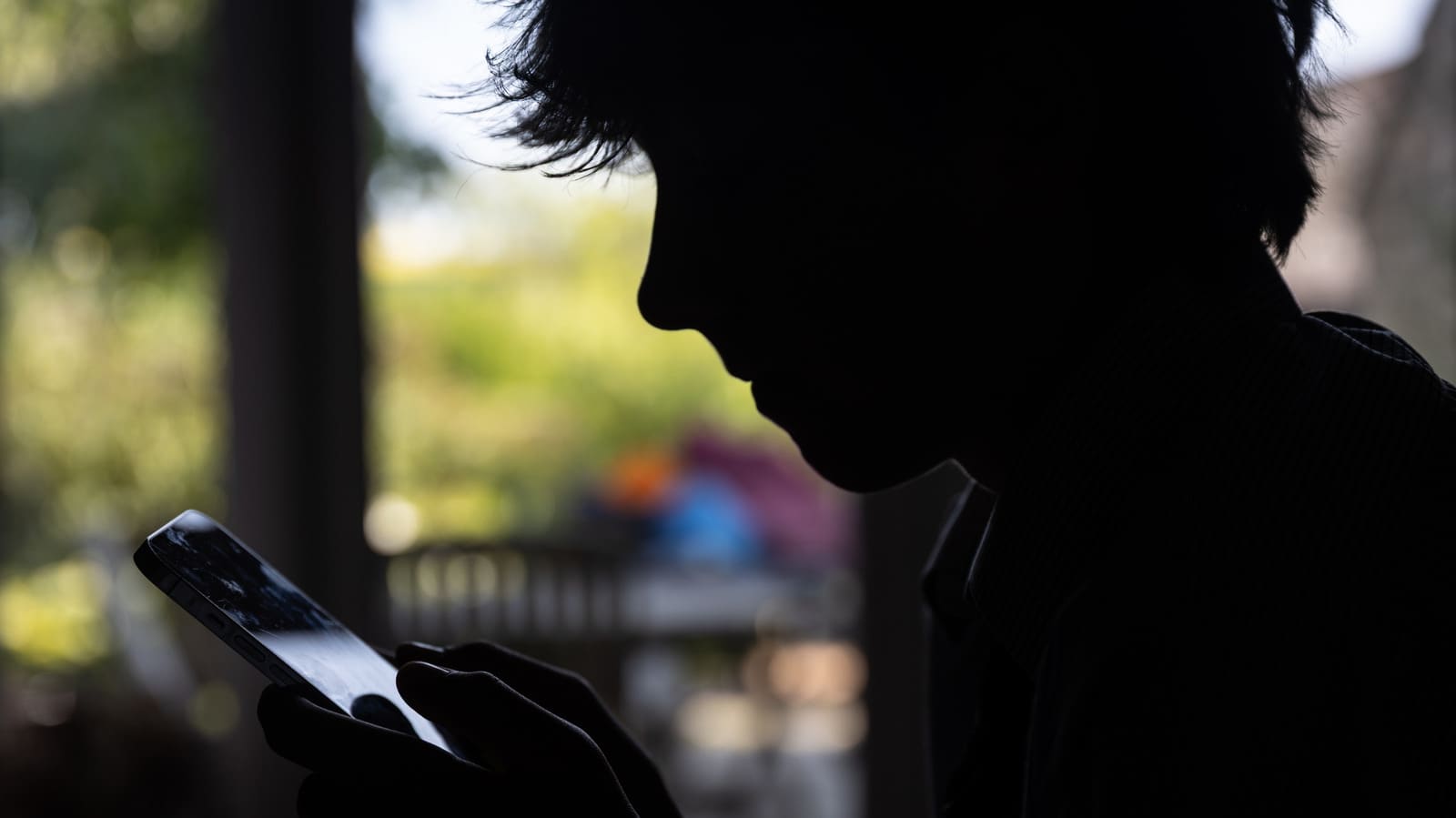 Australia Raises Stakes in Battle Over Teen Social Media Access