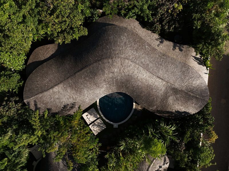 Bamboo Radiance: How Pablo Luna Studio Captures Sunlight in Bali