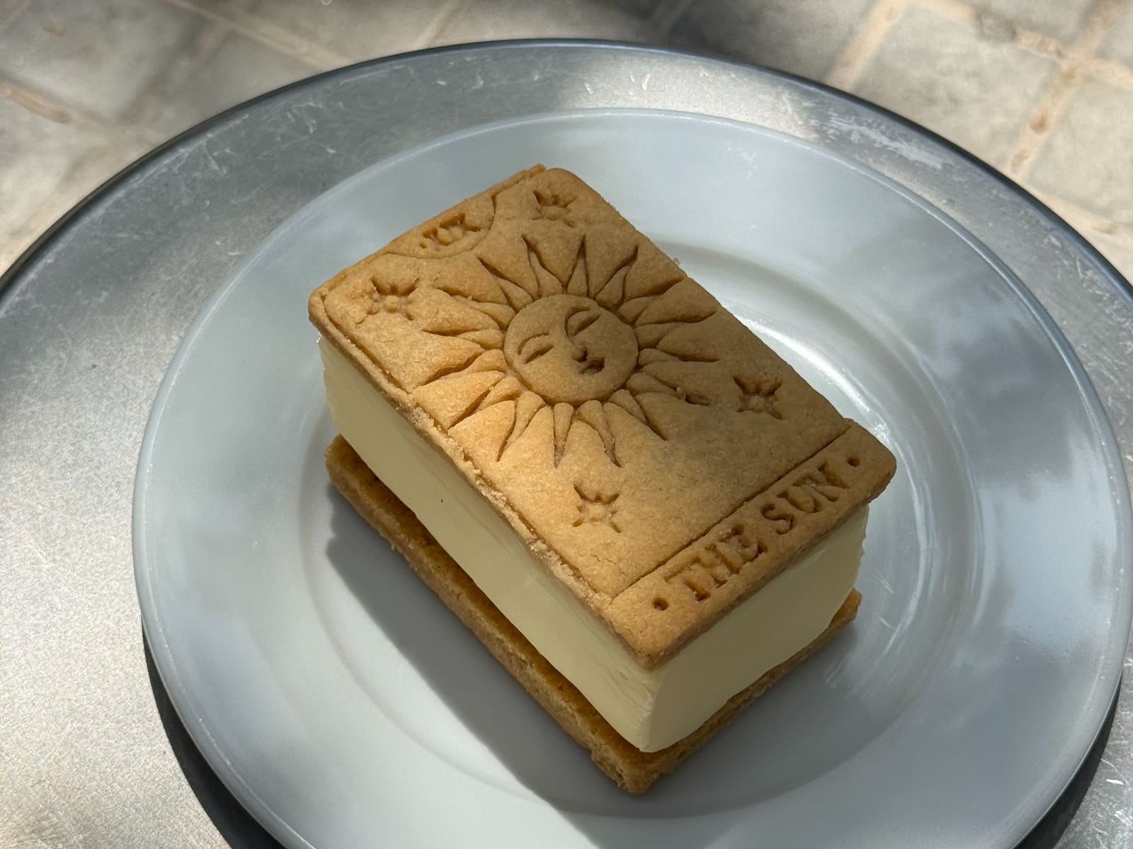 A Barcelona Coffee Shop Turns Tarot Cards Into Ice Cream