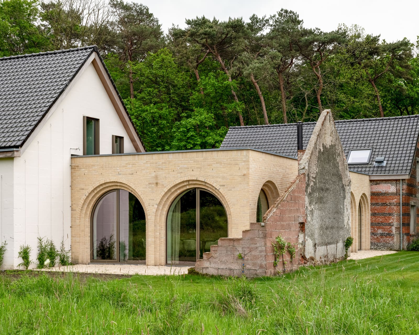When Generations Gather: Transforming a Belgian Farm into a Shared Retreat