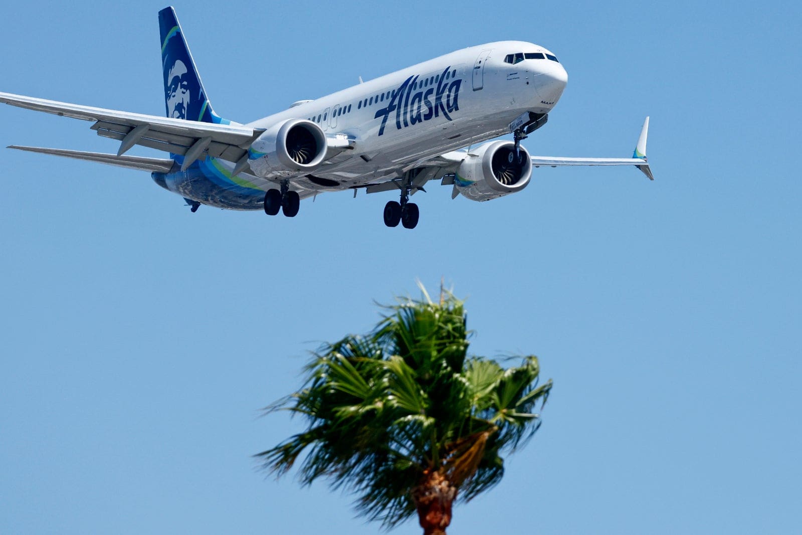 Nearly 500 Boeing Jets Face Mandatory Crack Checks