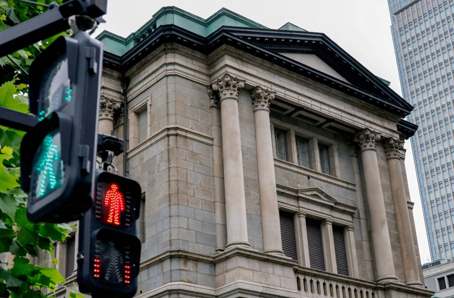 Bank of Japan Board Divides on Bond Purchase Taper Timeline