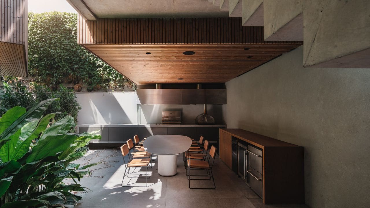How a Brazilian Studio Used Spatial Restraint to Amplify Connection to the Garden