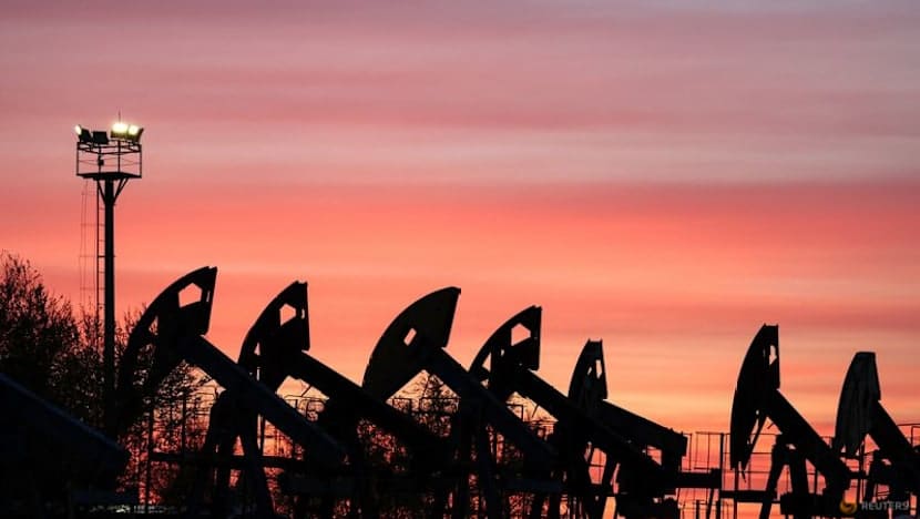 Brent Crude Climbs Past $93 as US Sanctions Threat Tightens Iran Oil Flows