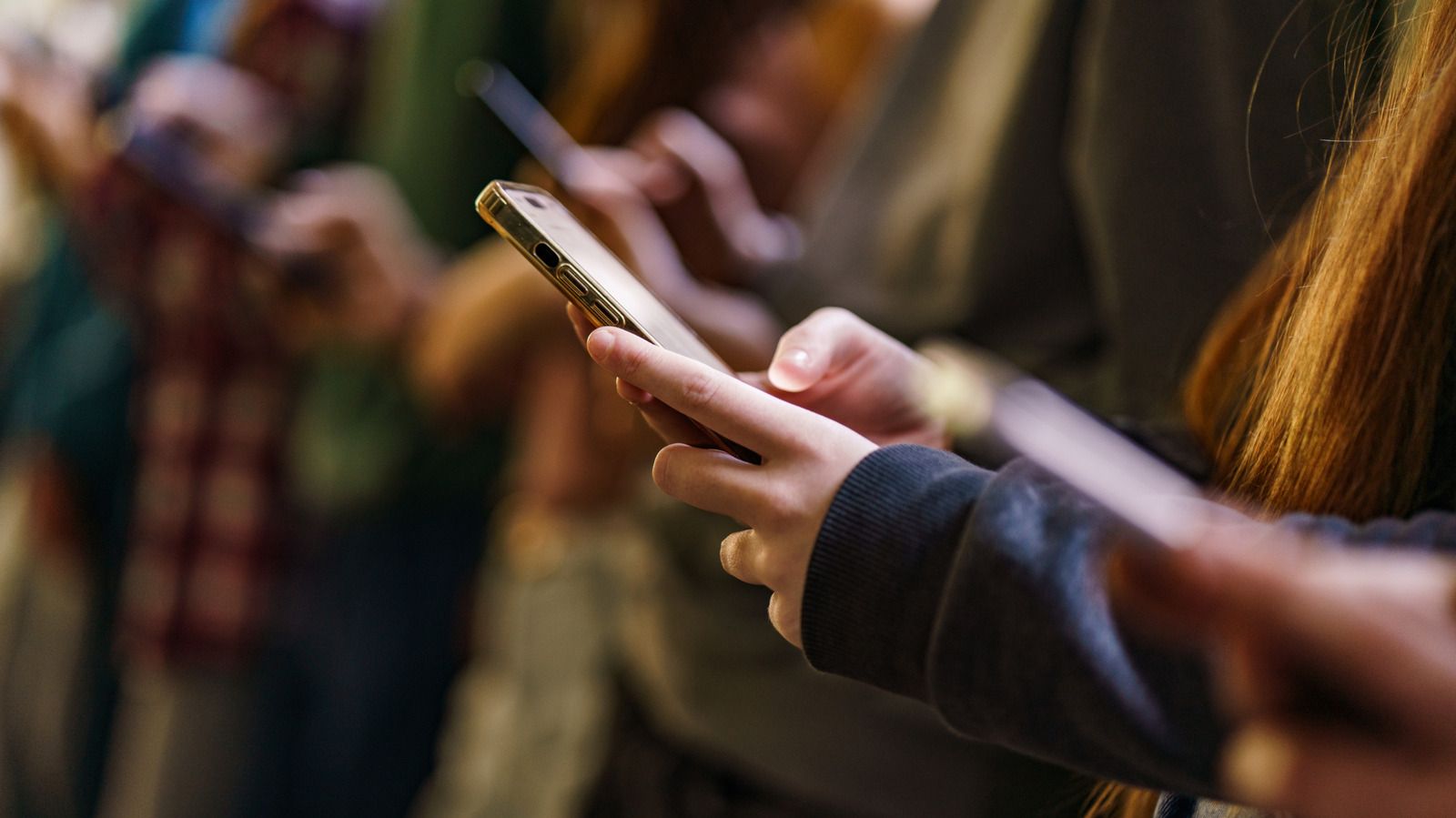 Britain Draws a Hard Line on Teen Access to Social Platforms