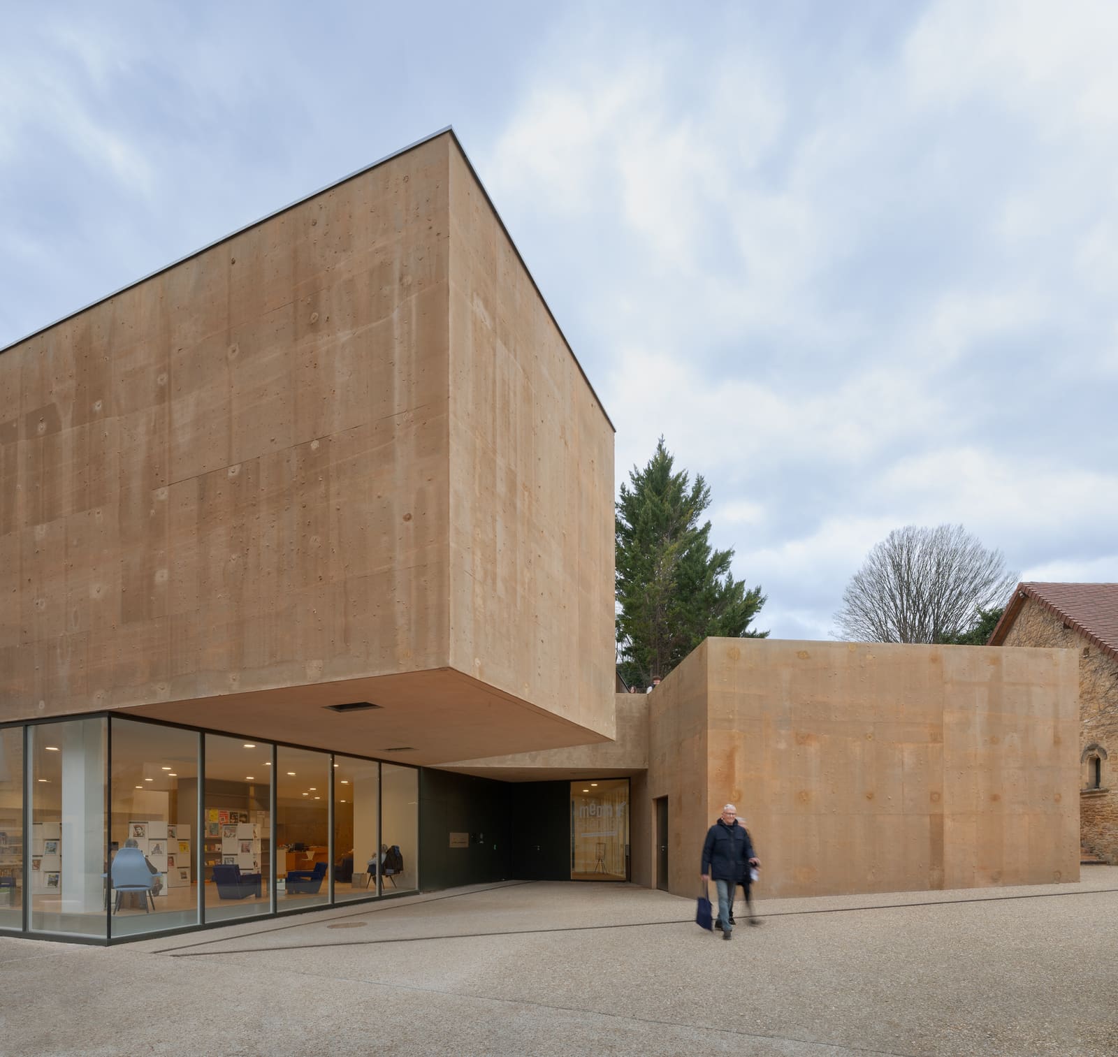 Building Into History: A Media Library Carved Against a Medieval Cliff