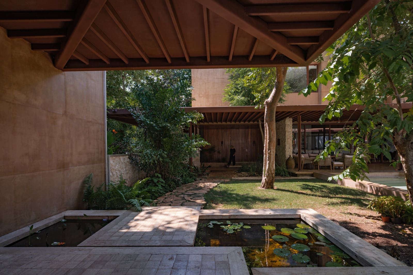Building Within Memory: A Yucatán House Shaped by Stone Walls and Henequen Ghosts