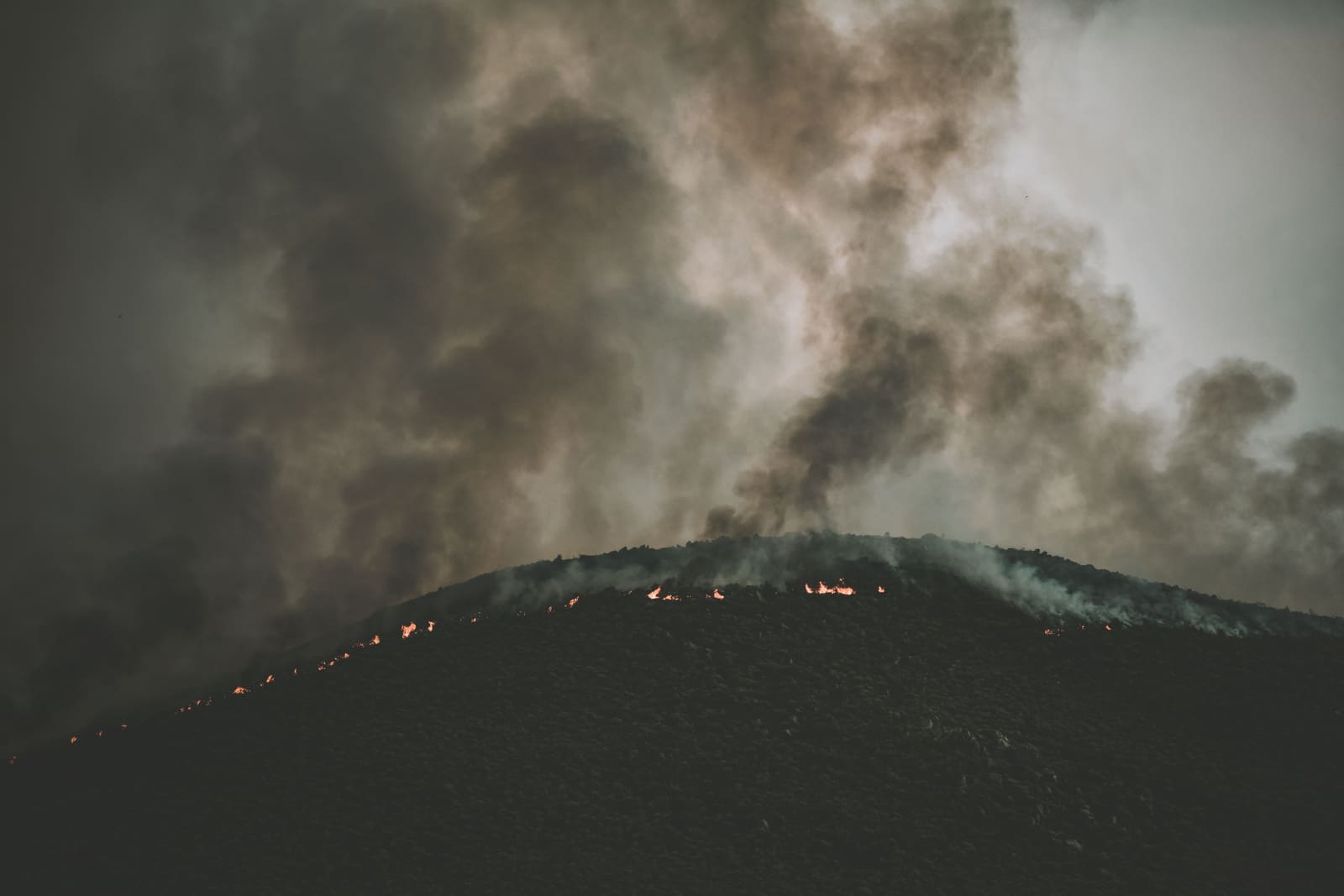 Catania Airport Shuts Down Again as Etna Ash Clouds Return