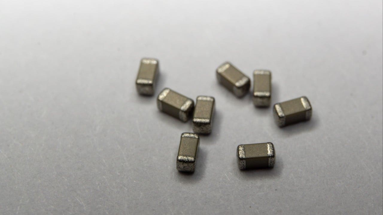 China's Capacitor Makers See Revenue Surge on AI Server Demand