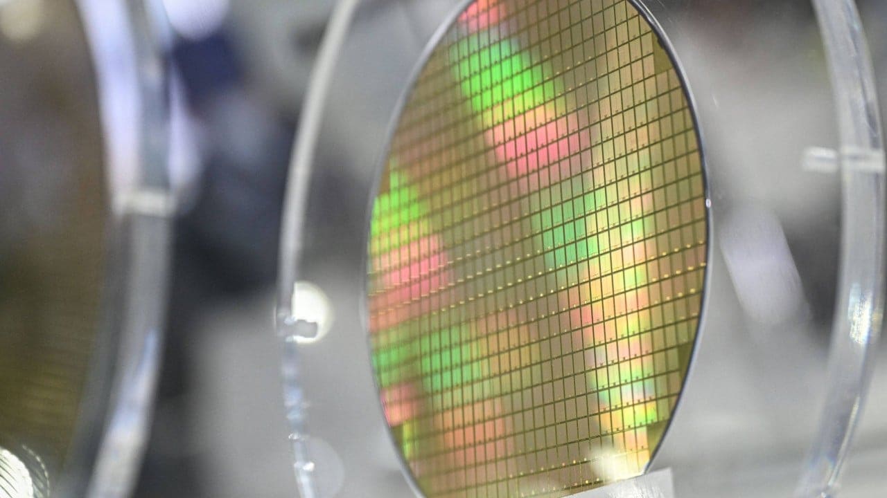 China's Chipmakers Push Domestic Tool Buys, Raising Stakes for Local Equipment Vendors