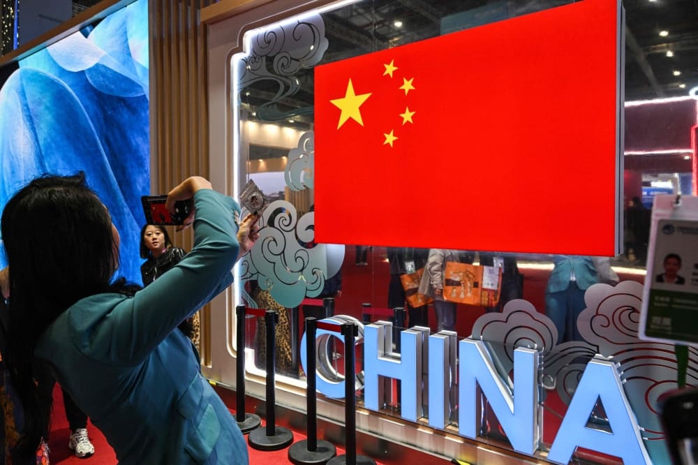 China Posts Record Trade Gains as AI Hardware Drives Export Surge