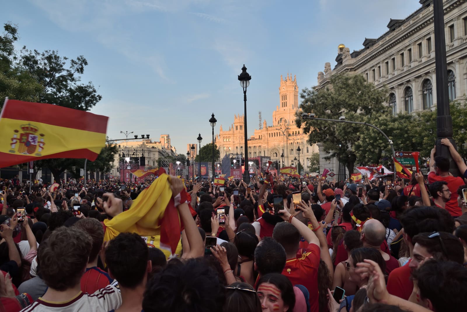 Chinese Travelers Eye Spain After National Team's World Cup Triumph