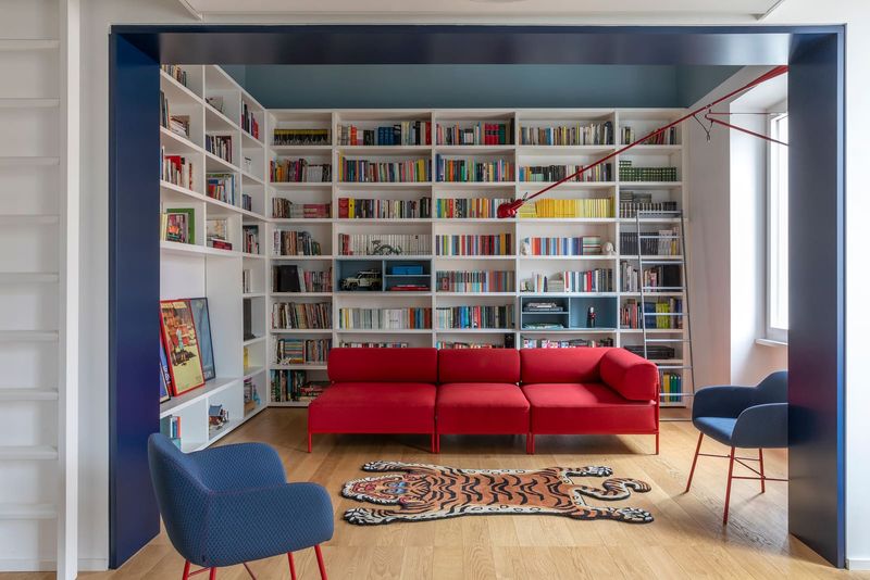 How Color and Geometry Redefined a Roman Apartment