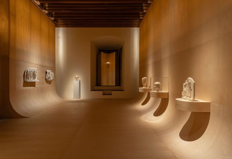 When Contemporary Display Meets Medieval Fabric: Redesigning History at Wawel