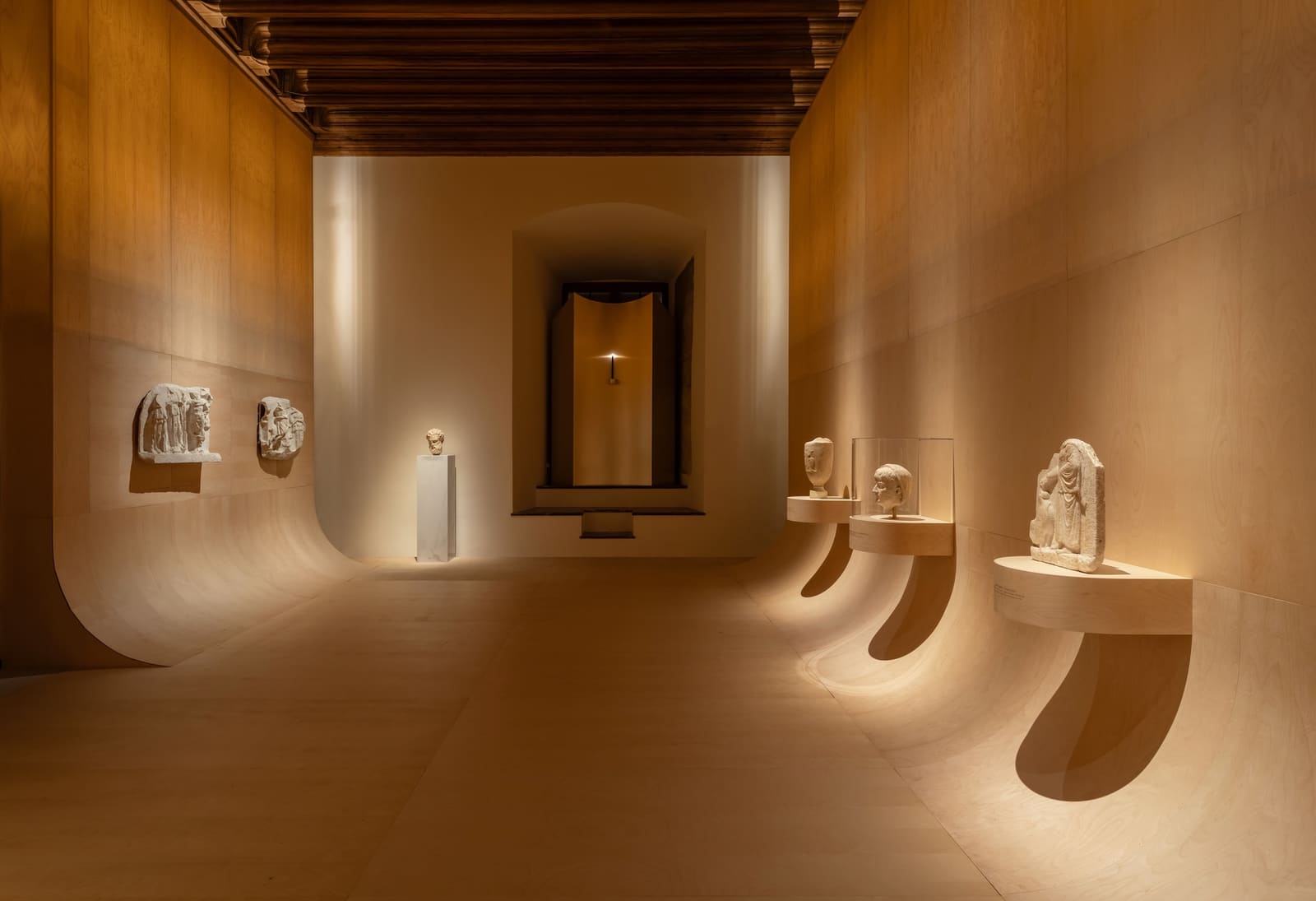 When Contemporary Display Meets Medieval Fabric: Redesigning History at Wawel