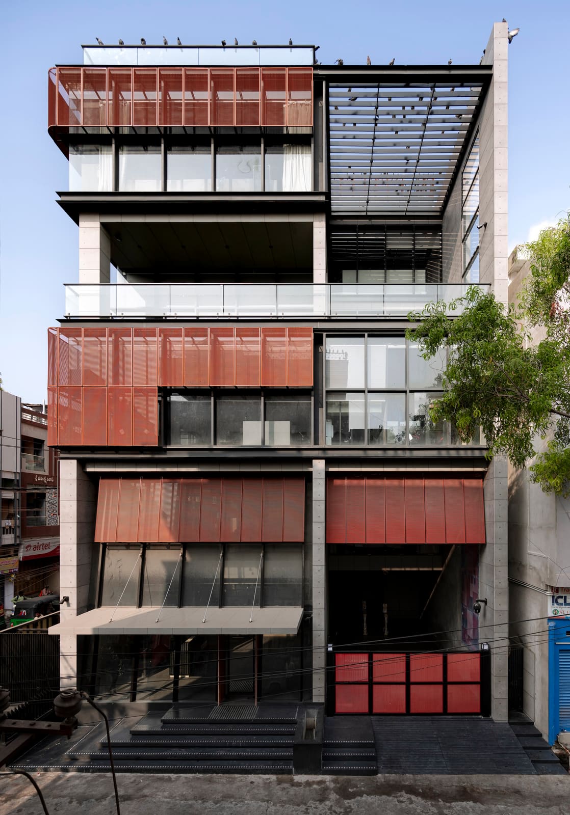 How a Corporate Headquarters Breathes in India's Densest Urban Fabric