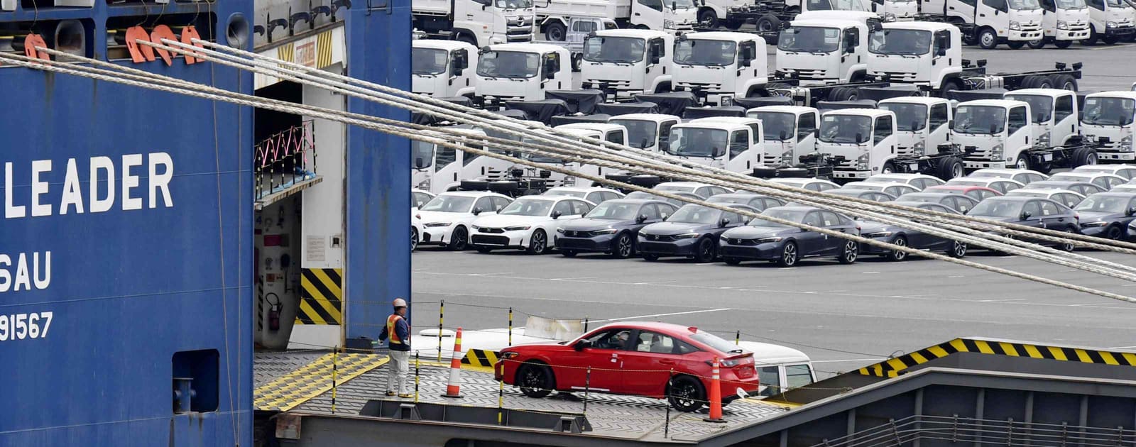 Currency Tailwinds Lift Japanese Automakers as Mideast and China Pressures Mount