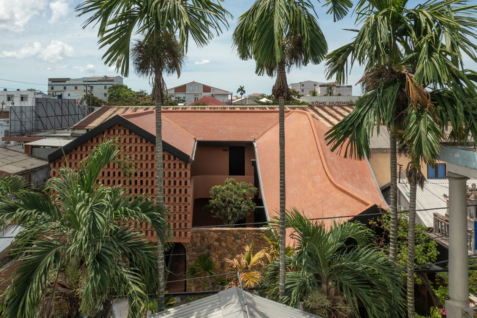 When Heritage Meets the Alley: Dạ Homestay Anchors Hue's Fading Identity