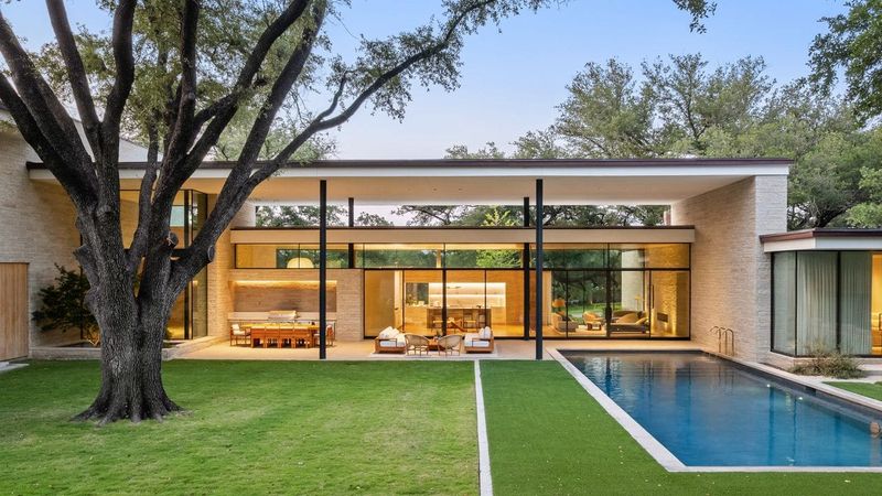 How One Dallas House Redefines the Pavilion for a Growing Family