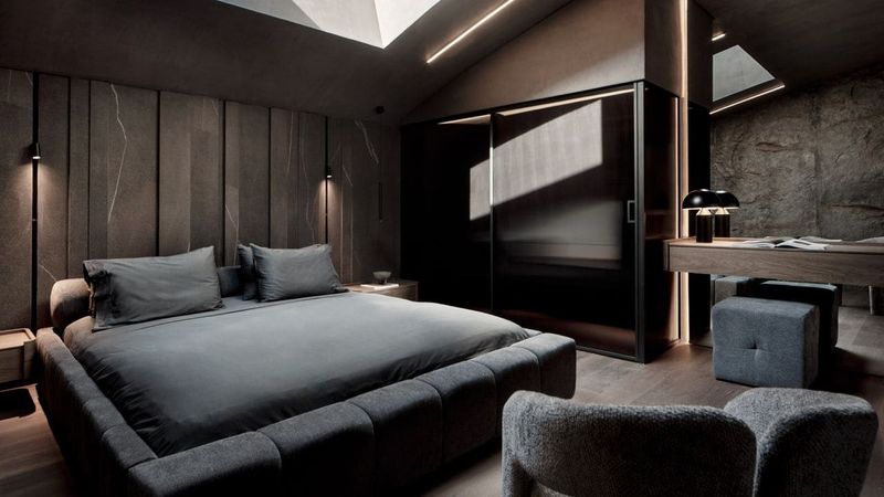Inside Eéso, Where Stone and Shadow Redefine the Cretan Suite