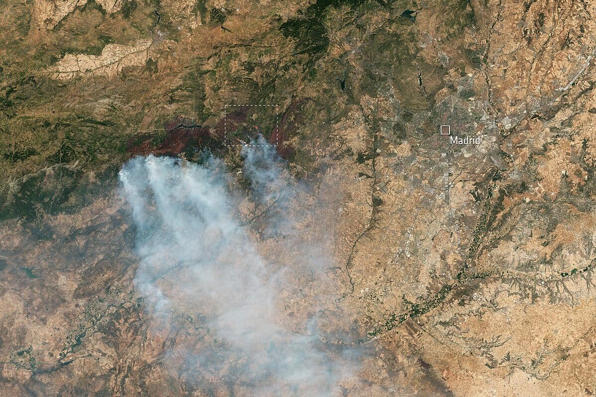 Heat Wave Fires Force Evacuations Near Bordeaux and Madrid as EU Warns of Wider Risk
