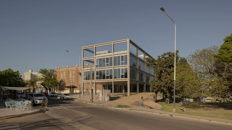 Exposed Concrete and River Edge: IAPSER's New Headquarters in Paraná