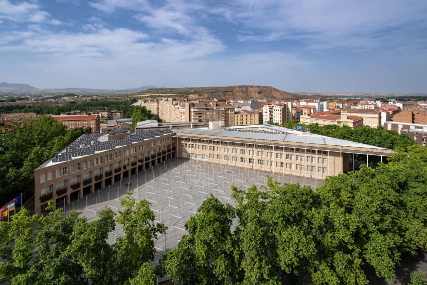 Extending Moneo's Grid: A Temporary Aluminum Lattice Activates Logroño's Civic Plaza