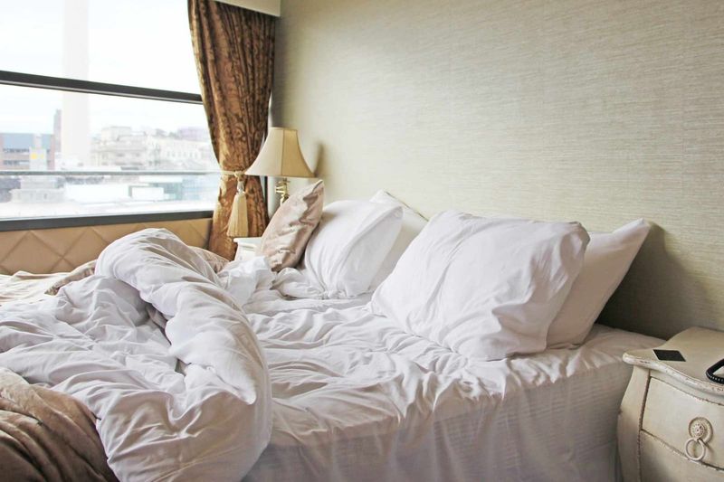The Unspoken Language of Courtesy Between Guests and Housekeepers