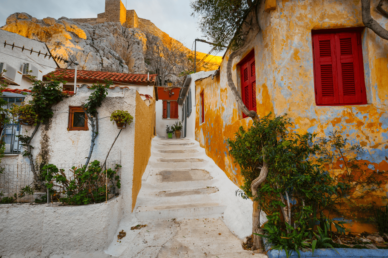 The Visual Economy Of Travel: How Instagram And TikTok Reshape Destination Aesthetics