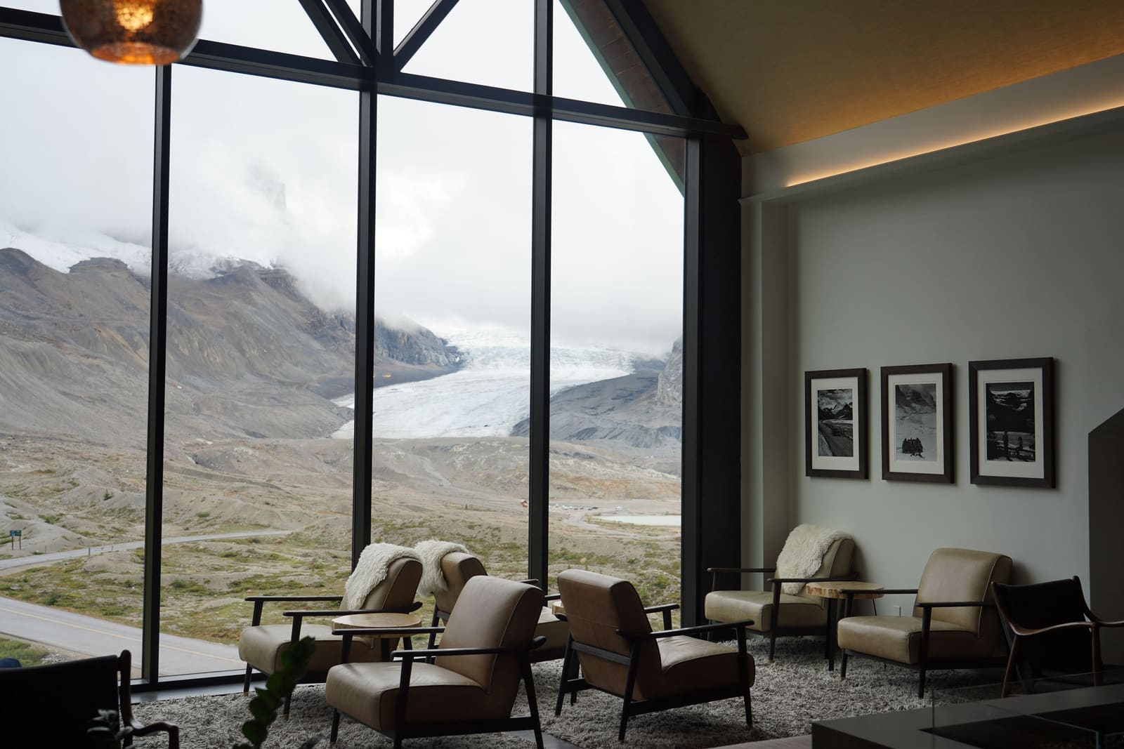 Where Glacial Lakes Meet Alpine Silence: A Jasper Lodging Journey