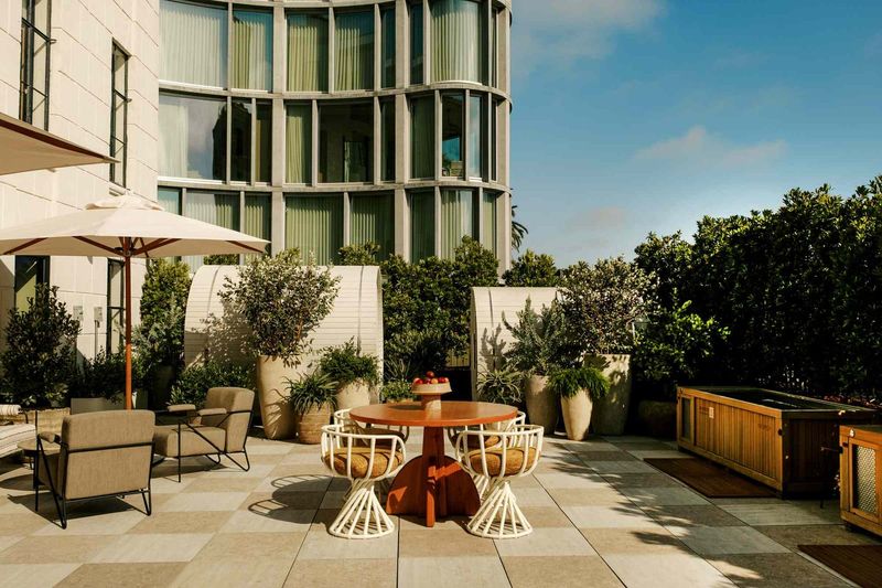 The Westside Property That Balances Barefoot Luxury With Urban Proximity