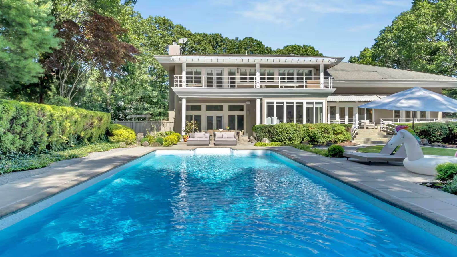 Where the Pool Becomes the Point: Luxury Rentals Worth Traveling For
