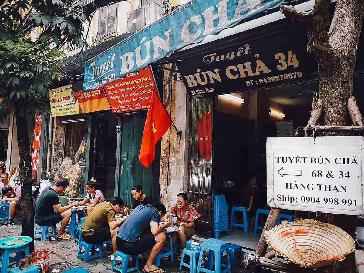 Vietnam's Pavement Dining And The Art Of Everyday Community
