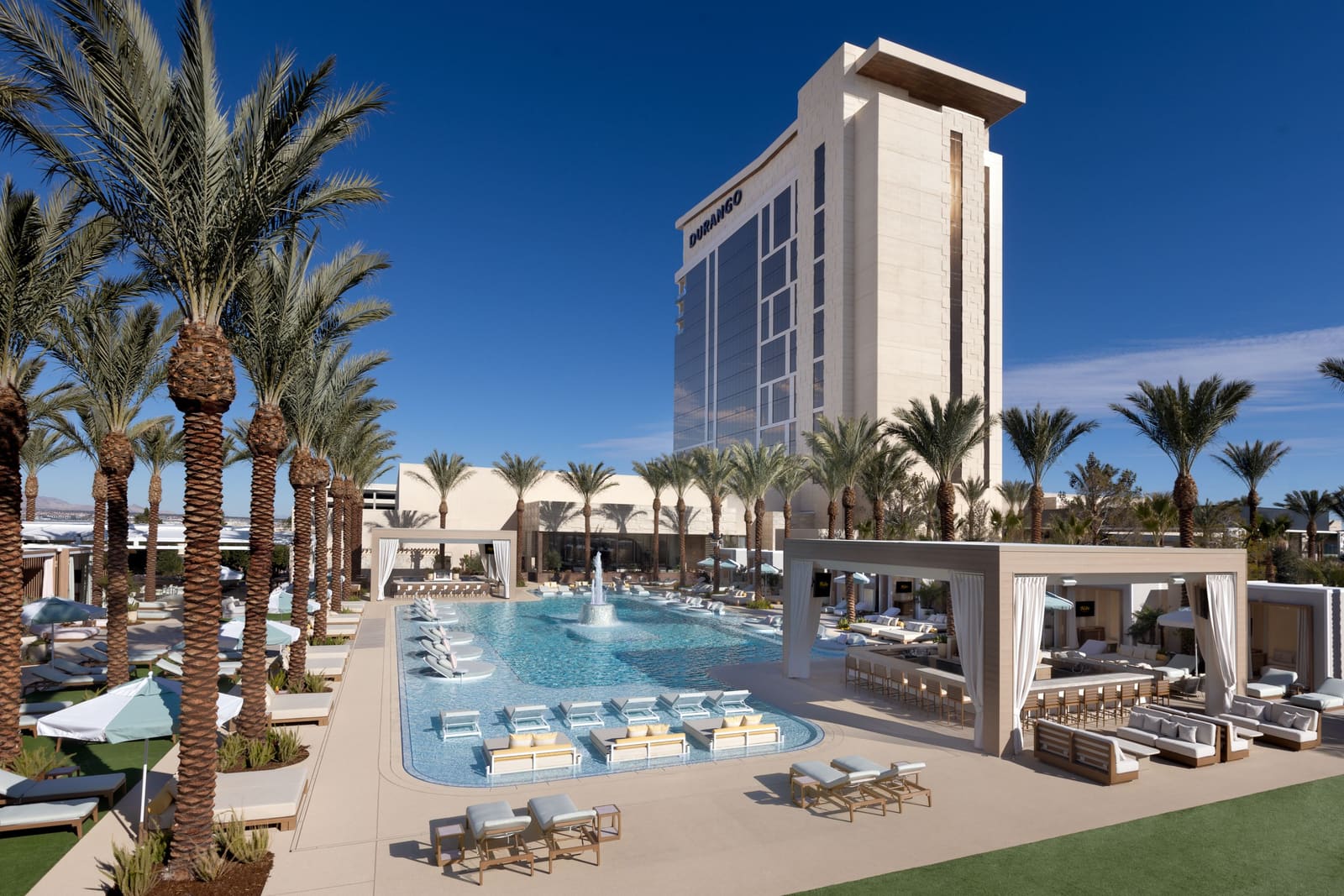 Where Water Becomes Theater: Fifteen Pools That Redefine the Las Vegas Resort Experience
