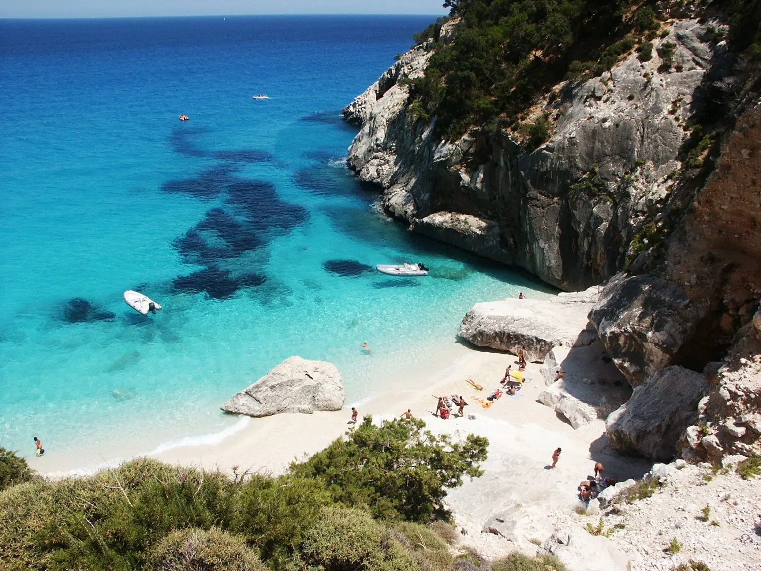 The World’s Most Pristine Shores: 10 Countries Where Crystal Waters Meet Impeccable Sand