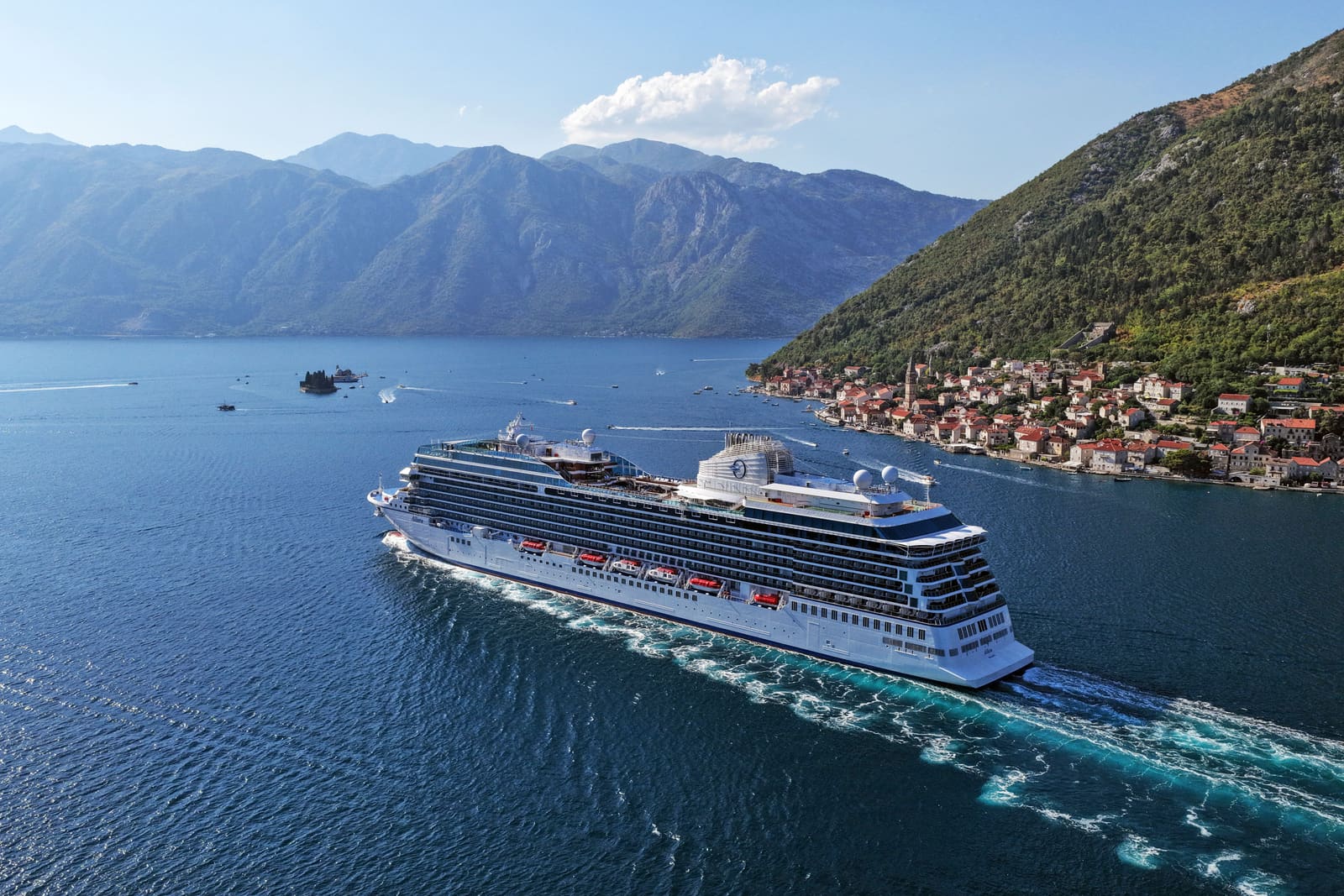 The Ocean Belongs to Everyone: Choosing a Cruise When You Travel Alone