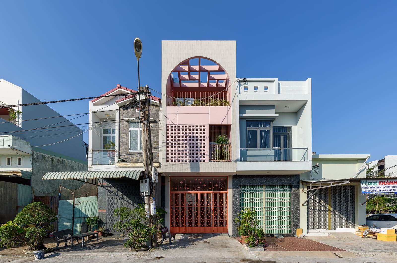 How a 4-Meter-Wide Plot Became a Light-Filled Family Home